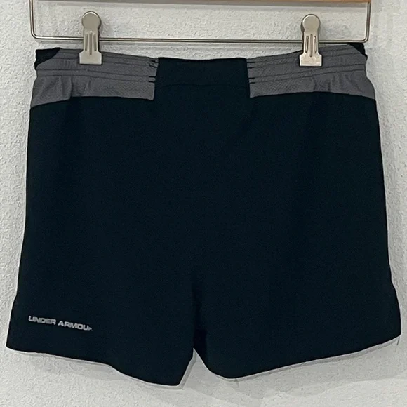 Under Armour Women's Heatgear Shorts Size S - Picture 2 of 3